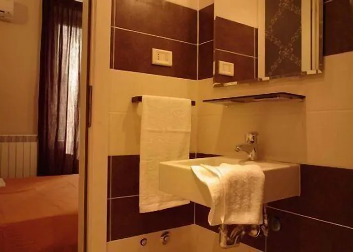 Santa Bibiana Oda ve Kahvaltı Roma